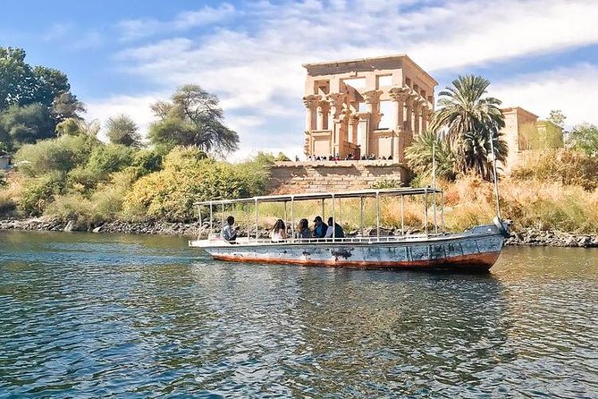 4 nights Luxor to Aswan Nile Cruise with Abu Simbel & Air Balloon - Abu Simbel at about 5 a.m.: the early wake-up you’ll remember