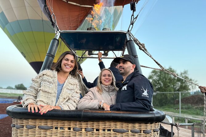 Balloon Flight + Breakfast in a cave + Pick up CDMX + Pyramids - The post-flight photo stop and souvenir rhythm: fun photos, but watch your time