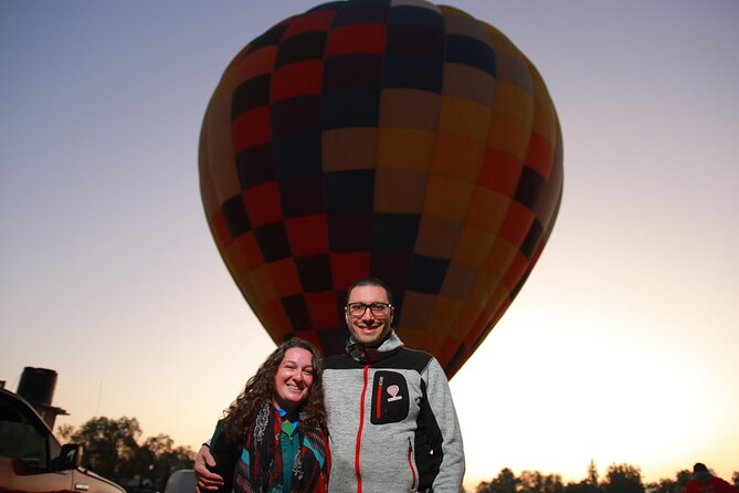 Balloon flight + Breakfast + Pyramids + Transportation (Optional) - Stop 1 at Aventura en Globos: watching the balloon come to life