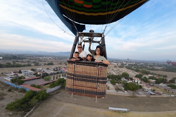 Balloon flight + Breakfast + Transportation from CDMX (SMALL GROUP) - Why this Teotihuacan sunrise balloon plan works