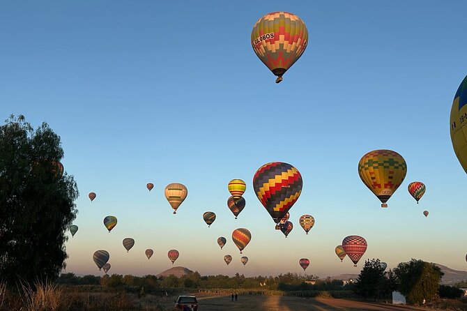 Balloon flight + Breakfast + Transportation from CDMX (SMALL GROUP) - Breakfast in a natural cave: La Cueva Teotihuacán / La Cueva Xibalba
