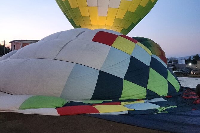 Balloon flight + Breakfast + Transportation from CDMX (SMALL GROUP) - Pueblo Mágico workshop and spirits tasting