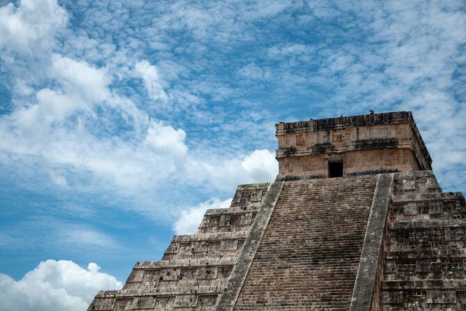 Balloon flight + pick up in CDMX + Breakfast in Cave + Pyramids - Key highlights worth waking up for