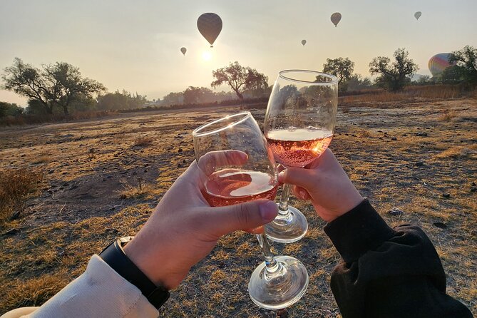 Balloon flight + Transportation + Breakfast in Cave or buffet + Pyramids - Balloon Over Teotihuacán: the main event (and why it’s special)