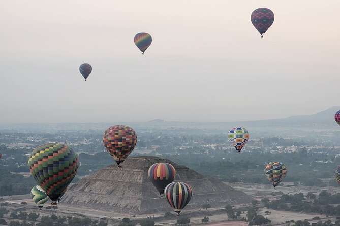 Balloon flight + Transportation + Breakfast in Cave or buffet + Pyramids - Stop 3: Tlalocan artisanías y experiencias for souvenirs that don’t feel random