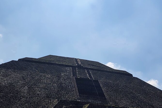 Balloon Flight with Breakfast and Transportation in Teotihuacan - The comfort stop: coffee, tea, and cookies before you float