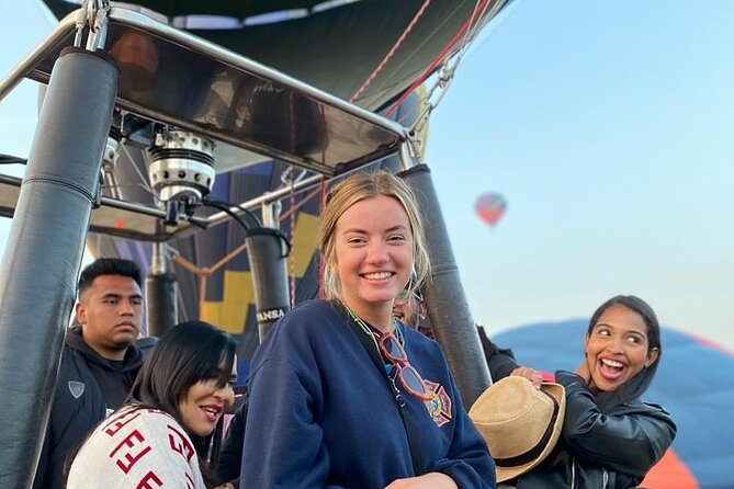 Balloon flight with breakfast in Cave and Pyramids tour from CDMX - Coffee, cookies, balloon launch photos, and how to manage expectations