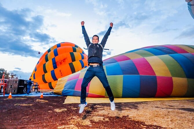 Balloon flight with or without Teotihuacan half day tour - Globopuerto check-in: coffee, balloon assignment, and the cold reality