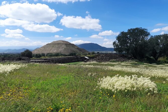 Balloon flight with private transportation and guided tour to Teotihuacán - What to Pack and How to Prepare for a Cold Dawn and a Warm Sun