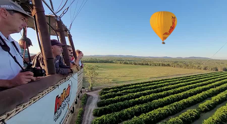 Cairns: Hot Air Balloon Flight with Transfers - Landing day details: pack-up games and a group photo moment