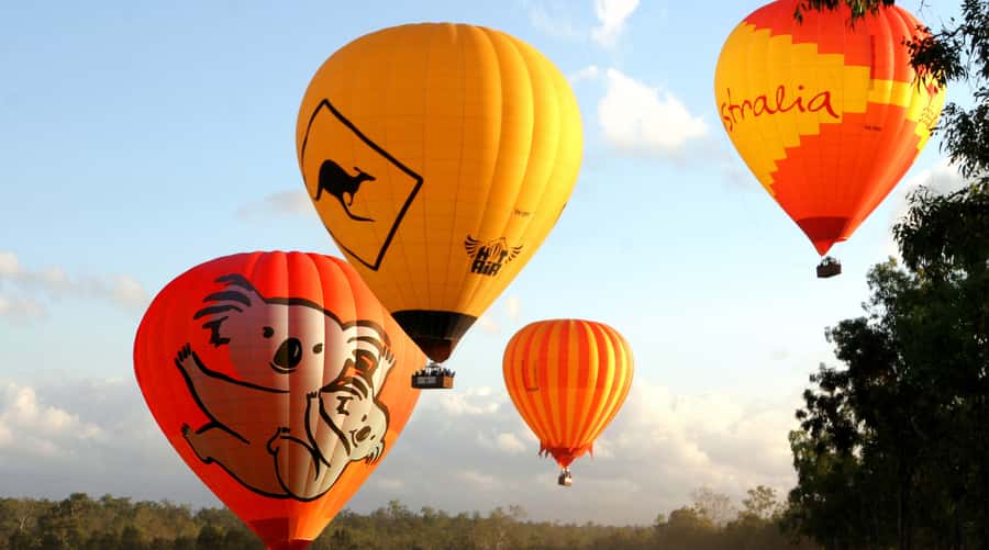 Cairns: Hot Air Balloon Flight with Transfers - Hotel pickup across Cairns and the coach ride out: what to expect