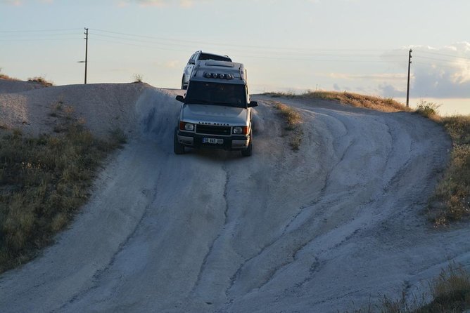 Cappadocia Jeep Safari with Hot Air Balloon Watch at Sunrise - Guides and the human touch: when photo help becomes a real perk