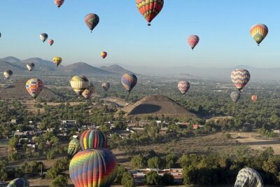 Eternal Experience Balloon flight over the Teotihuacan Pyramids - Stop in Mexico City: quick meetup, then out of the city