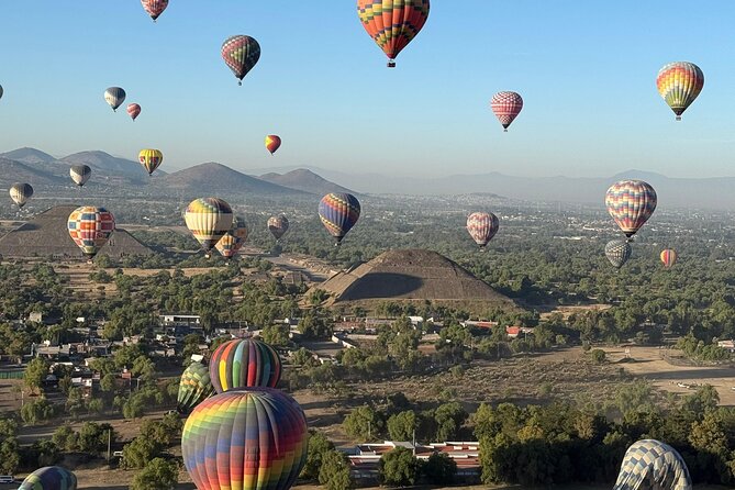 Eternal Experience Balloon flight over the Teotihuacan Pyramids - Stop in Mexico City: quick meetup, then out of the city