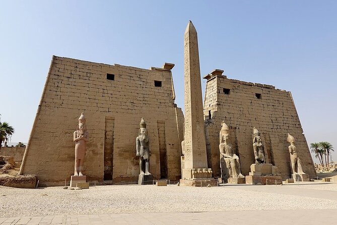Explore Luxor: West & East Banks Plus Hot Air Balloon Ride - Colossi of Memnon: a quick stop that still lands
