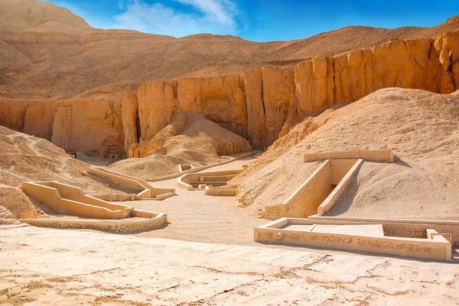 Full Day Tour of luxor East and West with hot air balloon over luxor - Lunch at a 4-star restaurant: a real reset