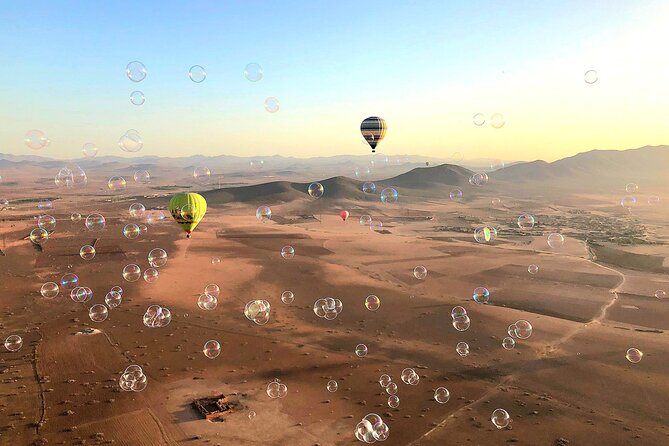 Hot air balloon flight at sunrise in Marrakech & breakfast - Meeting the team and seeing the balloon up close
