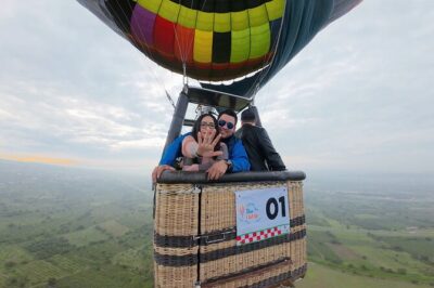 Hot air balloon flight in Teotihuacán + Breakfast in a Cave - Coffee, Cookies, and the Balloon Port Arrival