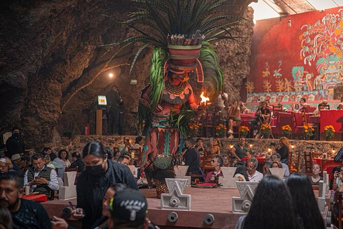 Hot air balloon flight in Teotihuacán + Breakfast in a Cave - Artesanías Premier: Obsidian, Maguey, and Quick Drink Tastings