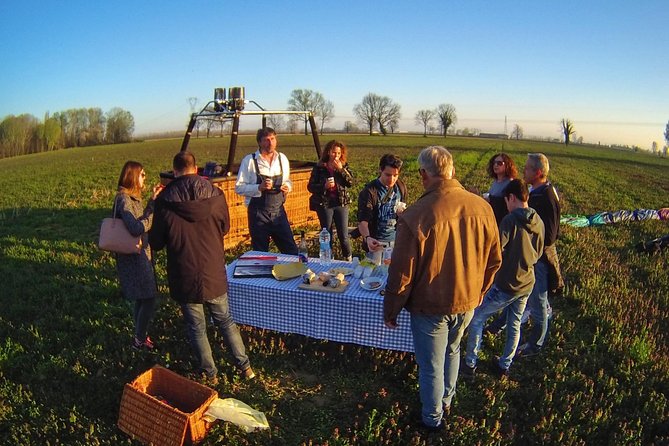 Hot air balloon flight Milan weekend - The flight itself: slow, quiet, and views you can actually track