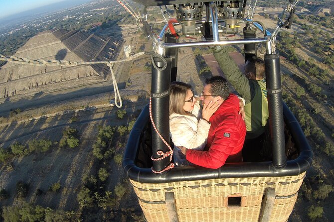 Hot Air Balloon Flight over Teotihuacán - Price and logistics: the archaeological fee and weight rule