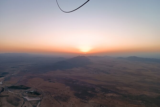 Hot air balloon flight to Marrakech in a small group. Breakfast - Sunrise ballooning over Marrakech: what you’re really buying