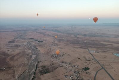 Hot air balloon flight to Marrakech in a small group. Breakfast - The Atlas Mountains timing: the 5:30 am start that’s worth it