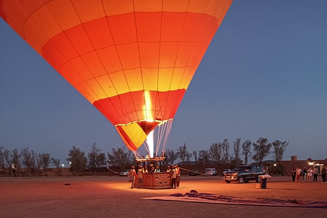 Hot air balloon flight to Marrakech in a small group. Breakfast - The landing and the Moroccan tent breakfast