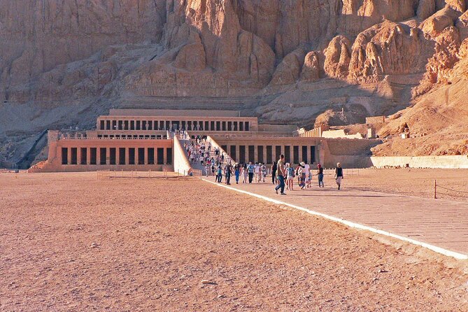 Hot Air Balloon & Full Day to East & West Bank Tour of Luxor - Colossi of Memnon: quick stop, big atmosphere