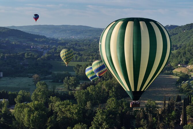 Hot air balloon over the hills of Pienza, Montalcino and Val D'Orcia - Why this sunrise balloon over Pienza and Val d’Orcia is worth the early alarm