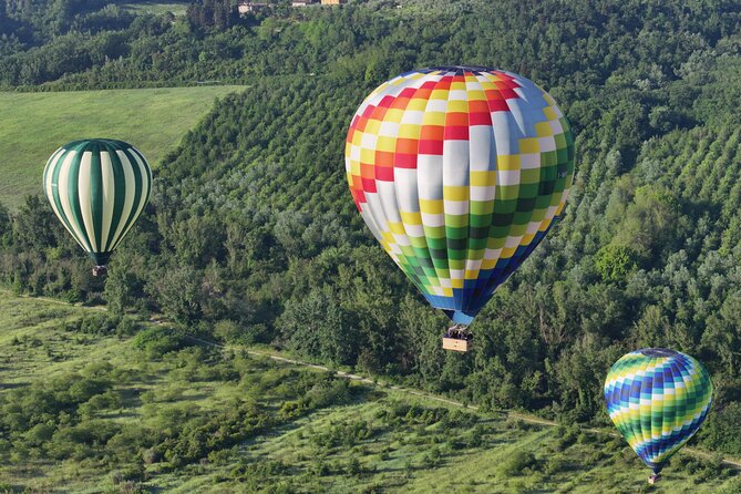 Hot air balloon over the hills of Pienza, Montalcino and Val D'Orcia - Pienza and Montalcino: the hill-country views from above