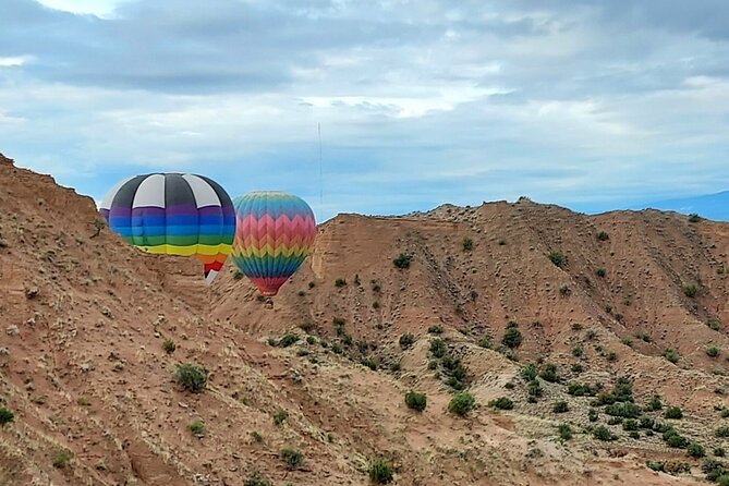 Hot Air Balloon Rides in Santa Fe - Santa Fe sunrise balloons: what you’re really buying