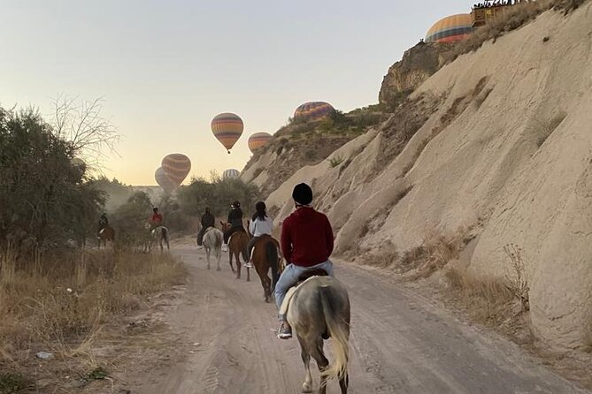 Magical horse ride with balloon in Cappadocia - Sunrise balloon vibes in Göreme: why this ride feels special