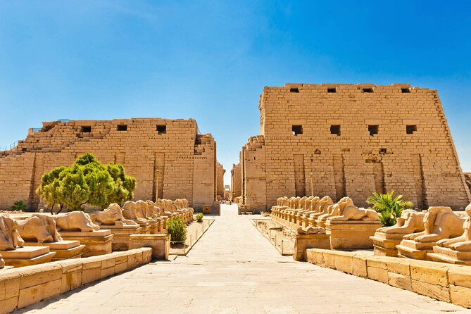 Private Overnight Tour to Luxor from Hurghada with HotAir Balloon - Colossi of Memnon: quick West Bank storytelling