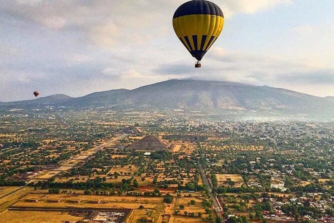 Private Tour: Teotihuacan Pyramids Hot Air Balloon Ride - Landing back at base: wine and your official flight certificate