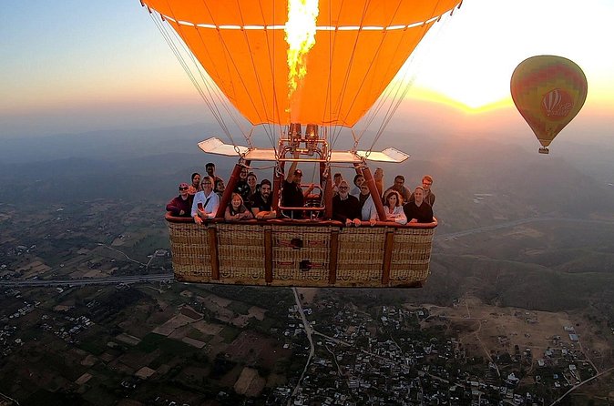 SkyWaltz Hot Air Balloon Safari - 60 minutes in the air: low flight for village life, then a climb for big color