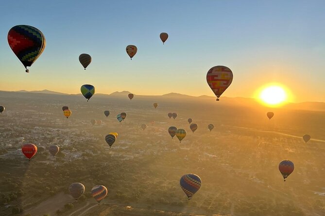 Sunrise Balloon Flight over Teotihuacan and Breakfast in Cueva - Cave Breakfast in San Martín de las Pirámides: Coffee in a Clay Pot and Real-Food Comfort