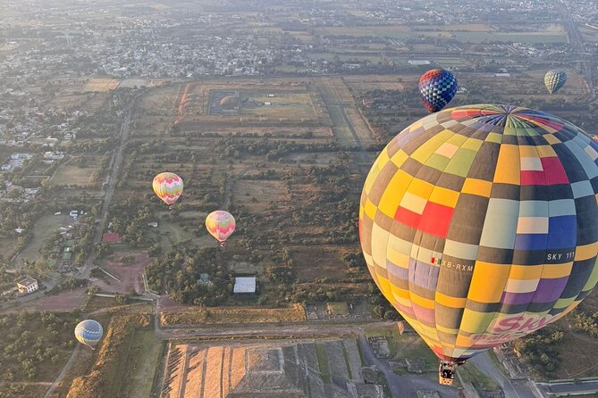 Sunrise Balloon Flight over Teotihuacan and Breakfast in Cueva - Stop at Piramides de Teotihuacán: Balloon Views Plus a Short Pyramid Walk