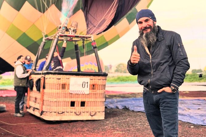 Teotihuacan balloon flight with cave breakfast + pyramids - Globeport coffee break: the balloon prep part you’ll remember