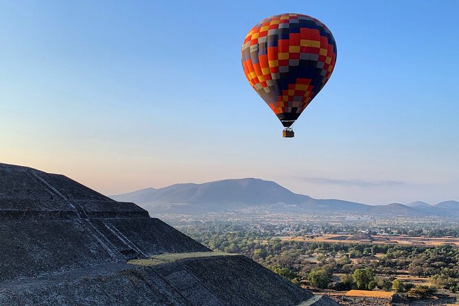 Teotihuacan Hot Air Balloon Flight from Mexico City / Volare - The flight over Teotihuacan Valley: 30–50 minutes aloft